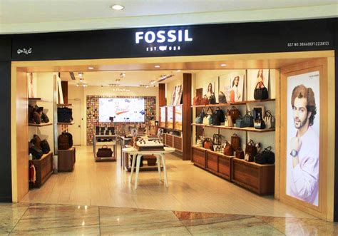 contact fossil customer service.